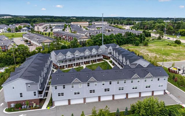3981 Trailway Commons Circle, Auburn Hills, MI 48326