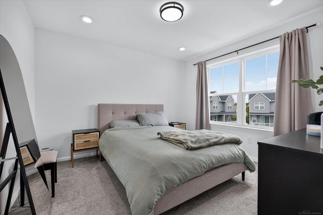 3981 Trailway Commons Circle, Auburn Hills, MI 48326