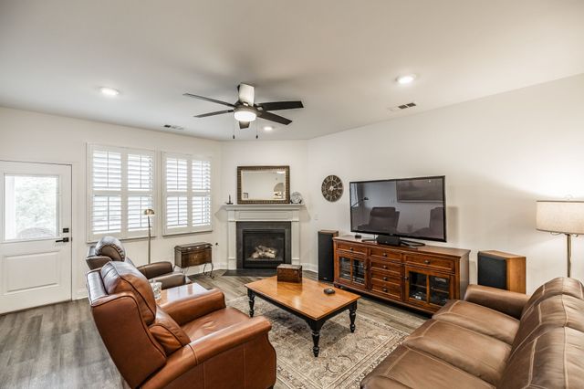 240 Preston Ln, Gallatin, TN 37066