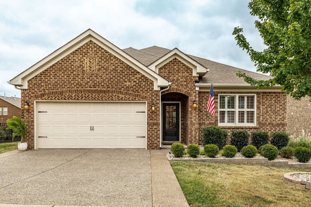 240 Preston Ln, Gallatin, TN 37066