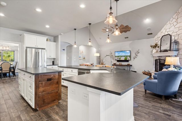 2560 Shady Oaks Circle, Glen Rose, TX 76043