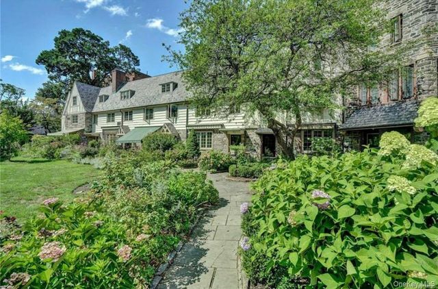 5 Merestone Terrace, Bronxville, NY 10708