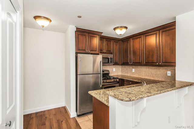 150-31 12th Avenue 301, Whitestone, NY 11357