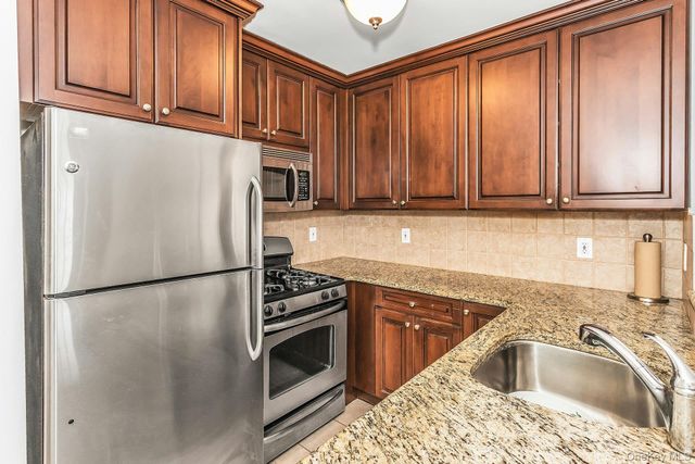 150-31 12th Avenue 301, Whitestone, NY 11357