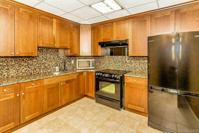 150-31 12th Avenue 301, Whitestone, NY 11357