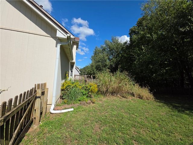 5209 S Powell Avenue, Blue Springs, MO 64015