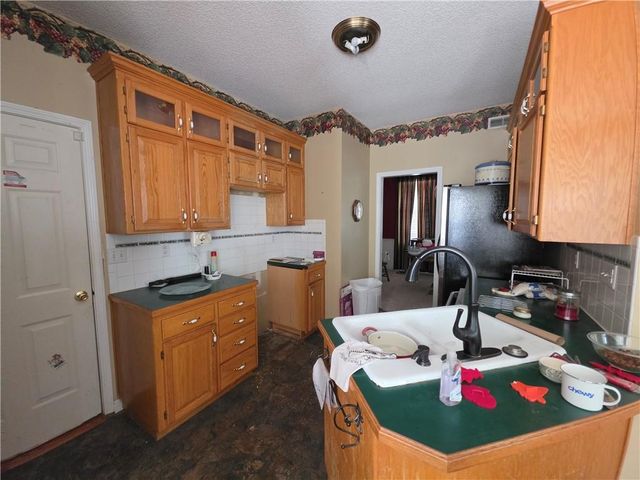 5209 S Powell Avenue, Blue Springs, MO 64015