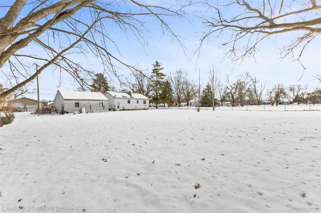 16032 Knobhill Drive, Linden, MI 48451