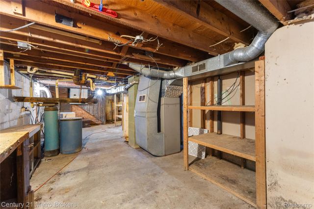 16032 Knobhill Drive, Linden, MI 48451