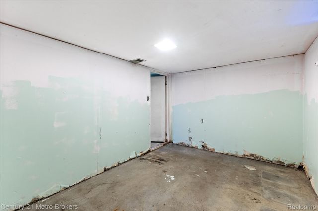 16032 Knobhill Drive, Linden, MI 48451