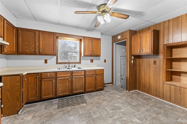 16032 Knobhill Drive, Linden, MI 48451