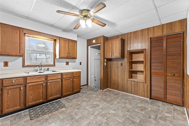 16032 Knobhill Drive, Linden, MI 48451