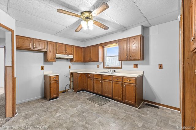 16032 Knobhill Drive, Linden, MI 48451