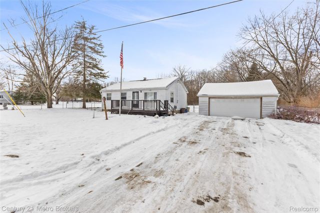 16032 Knobhill Drive, Linden, MI 48451