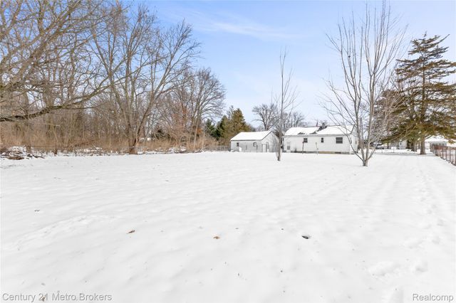 16032 Knobhill Drive, Linden, MI 48451