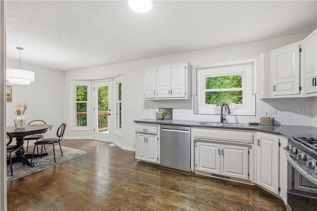 1310 Amesbury Avenue, Liberty, MO 64068