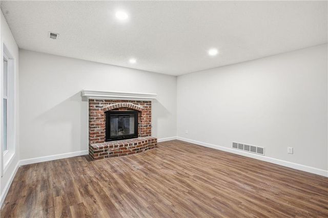 1310 Amesbury Avenue, Liberty, MO 64068