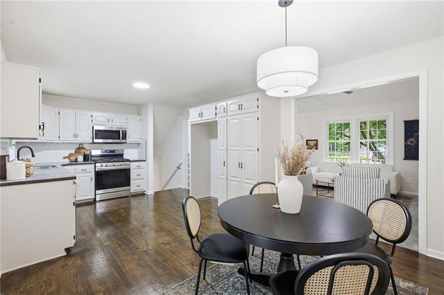 1310 Amesbury Avenue, Liberty, MO 64068