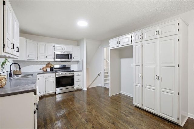 1310 Amesbury Avenue, Liberty, MO 64068