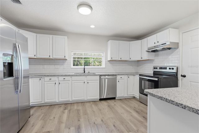 210 WINSLOW AVENUE, Deland, FL 32724
