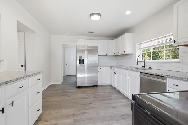 210 WINSLOW AVENUE, Deland, FL 32724