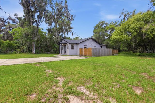 210 WINSLOW AVENUE, Deland, FL 32724