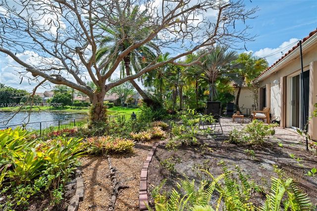 380 Cameron Dr, Weston, FL 33326