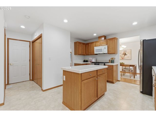 3463 Se MCCARTNEY Ln, Milwaukie, OR 97267