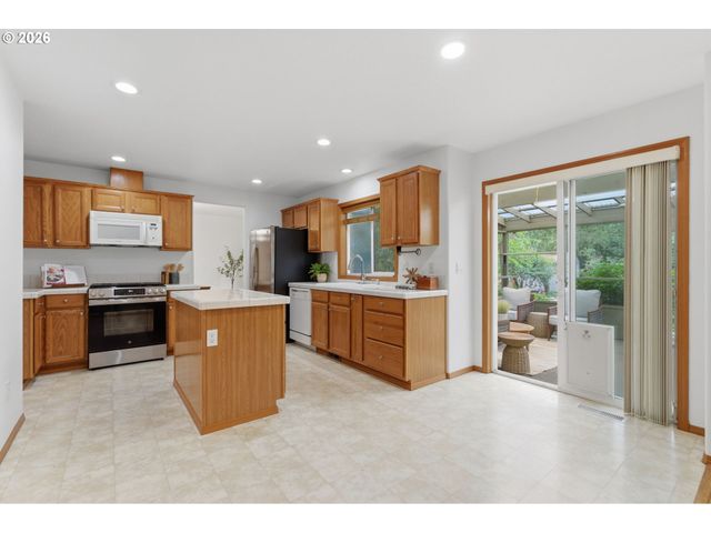 3463 Se MCCARTNEY Ln, Milwaukie, OR 97267