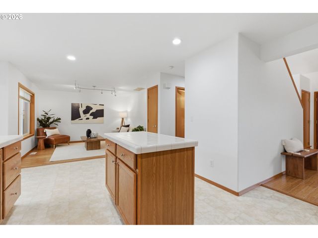 3463 Se MCCARTNEY Ln, Milwaukie, OR 97267