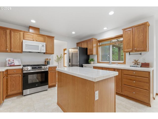 3463 Se MCCARTNEY Ln, Milwaukie, OR 97267