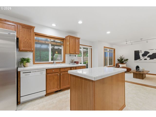 3463 Se MCCARTNEY Ln, Milwaukie, OR 97267