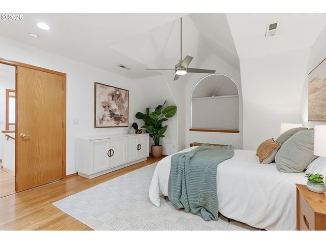 3463 Se MCCARTNEY Ln, Milwaukie, OR 97267