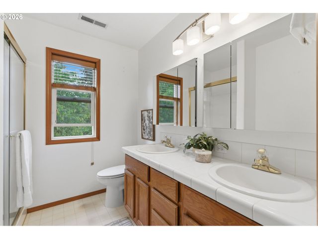 3463 Se MCCARTNEY Ln, Milwaukie, OR 97267