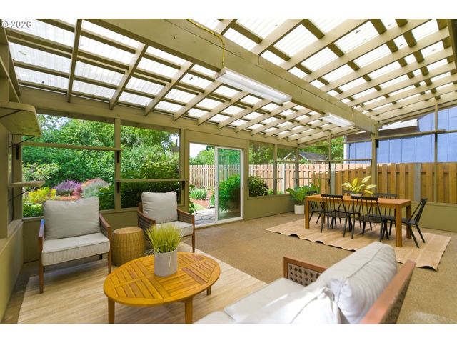 3463 Se MCCARTNEY Ln, Milwaukie, OR 97267