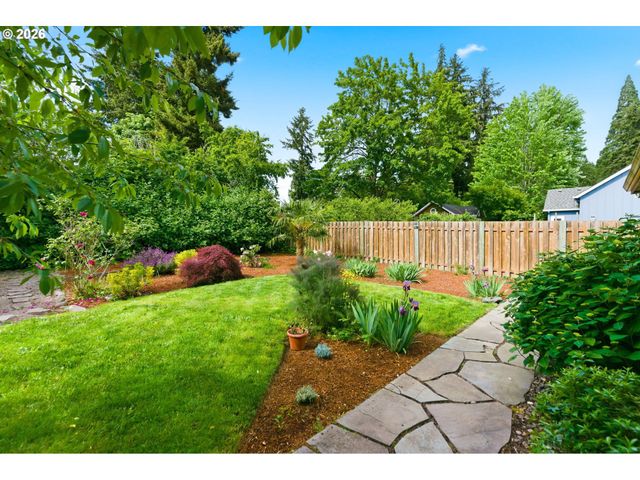 3463 Se MCCARTNEY Ln, Milwaukie, OR 97267