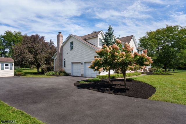 10 Wesley Court, Montgomery Twp., NJ 08558