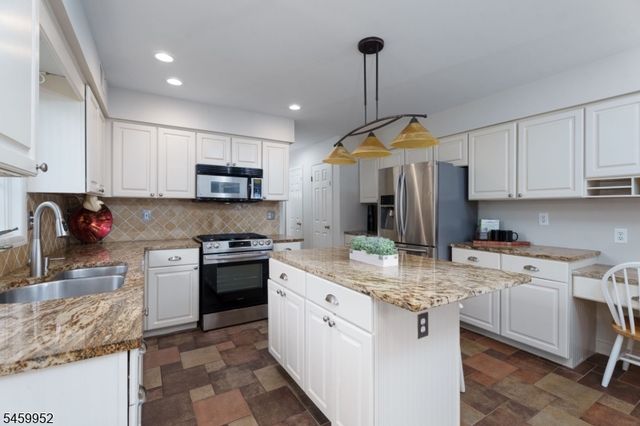 10 Wesley Court, Montgomery Twp., NJ 08558