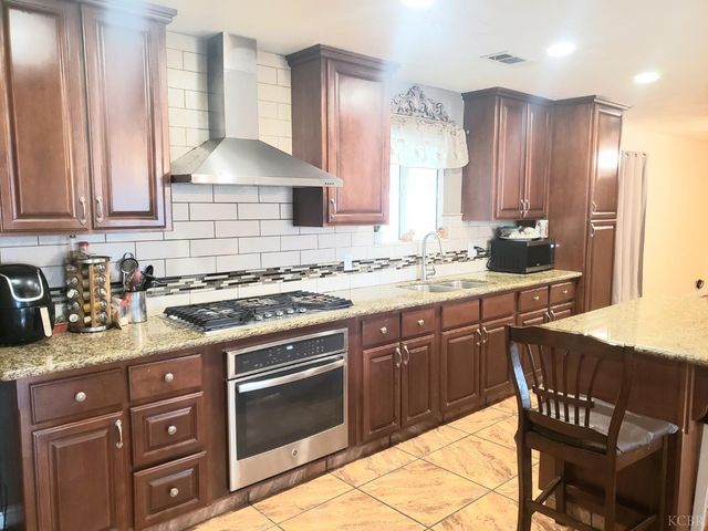 150 W Deodar Lane, Lemoore, CA 93245