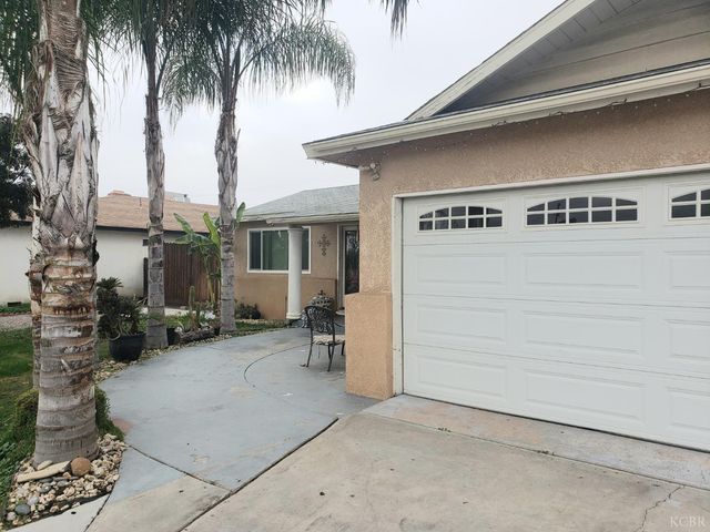 150 W Deodar Lane, Lemoore, CA 93245