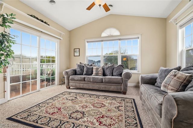 1340 Cascade Circle W, Canton, OH 44708