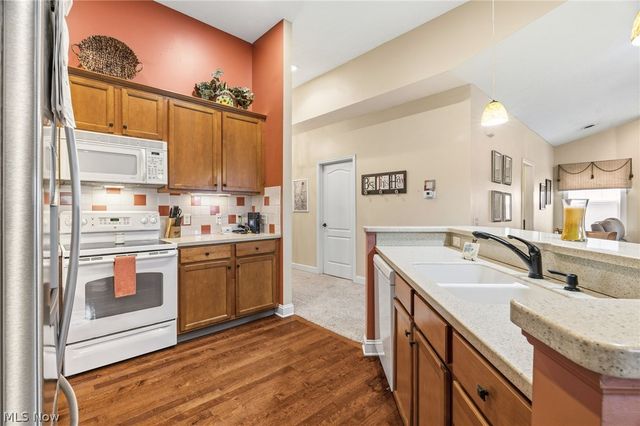 1340 Cascade Circle W, Canton, OH 44708