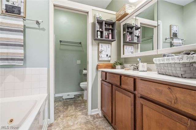 1340 Cascade Circle W, Canton, OH 44708