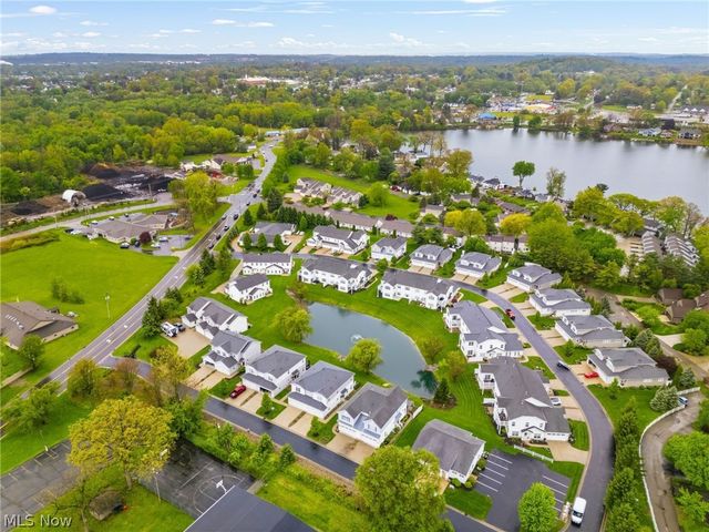 1340 Cascade Circle W, Canton, OH 44708