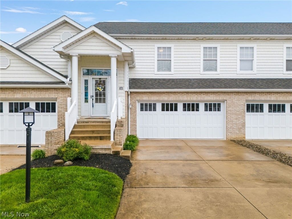 1340 Cascade Circle W, Canton, OH 44708
