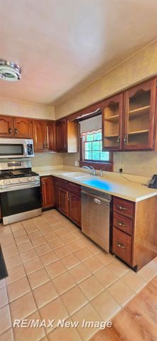 4445 Eastport Drive, Bridgeport, MI 48722