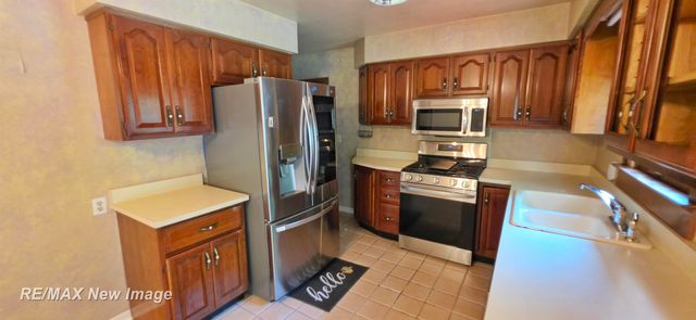 4445 Eastport Drive, Bridgeport, MI 48722