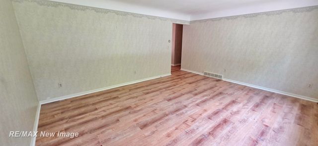 4445 Eastport Drive, Bridgeport, MI 48722