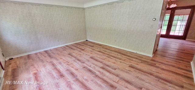 4445 Eastport Drive, Bridgeport, MI 48722