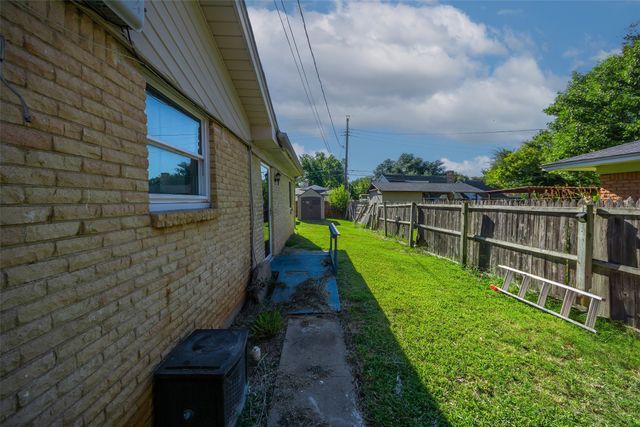 1818 Hillcrest Drive, Irving, TX 75062